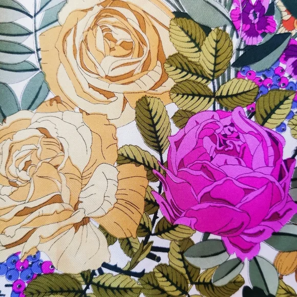 Vintage GUCCI silk scarf - Picture 6 of 10